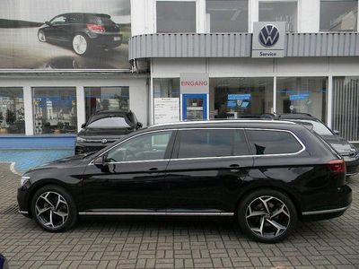 Deep black (metallic) Gebraucht 2022 VW Passat Elegance Kombi | 32.998 € (Teuer)