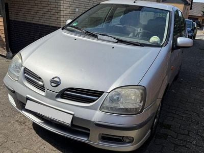 Nissan Almera Tino