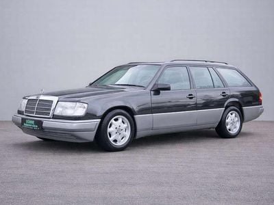 Gebraucht Mercedes E230 132 PS (97 kW) 1992 Schwarz Kombi
