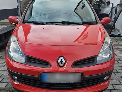 Gebraucht Renault Clio II 75 PS (55 kW) 2009 Rot Kleinwagen