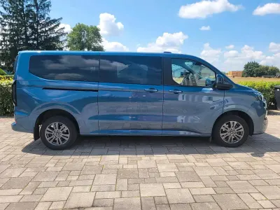 Gebraucht Ford Tourneo 170 PS (125 kW) 2024 Blau Van / Kleinbus
