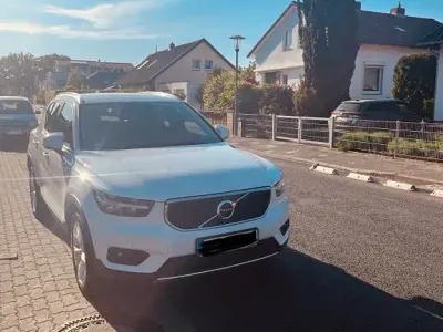 Gebraucht Volvo XC40 Momentum 163 PS (119 kW) 2021 Weiß SUV