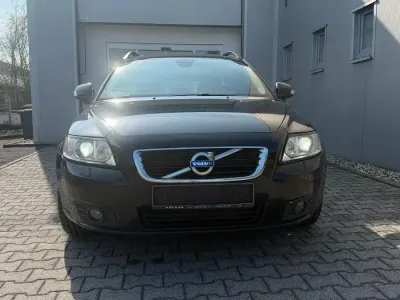 Usado Volvo V50 Summum 109 CV (80 kW) 2010 Negro Familiar