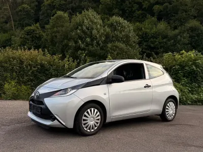 Gebraucht Toyota Aygo 69 PS (50 kW) 2017 Silber Kleinwagen