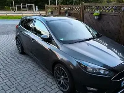 Gebraucht Ford Focus Titanium 182 PS (133 kW) 2016 Grau Limousine