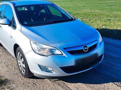 Usata Opel Astra 140 CV (102 kW) 2011 Argento Station wagon