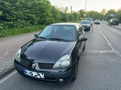 Gebraucht Renault Clio II 58 PS (42 kW) 2004 Schwarz Limousine