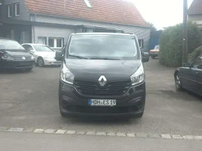 Gebraucht Renault Trafic Expression 145 PS (106 kW) 2015 Schwarz Van / Kleinbus
