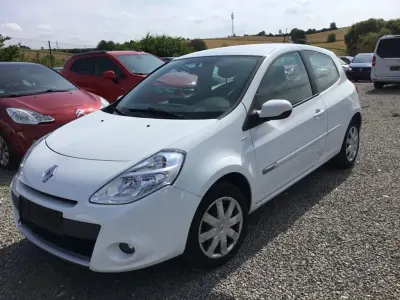 Gebraucht Renault Clio III 103 PS (75 kW) 2012 Weiß Limousine