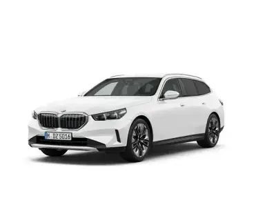 Gebraucht BMW 540 Comfort Edition 303 PS (222 kW) 2025 Weiss Kombi