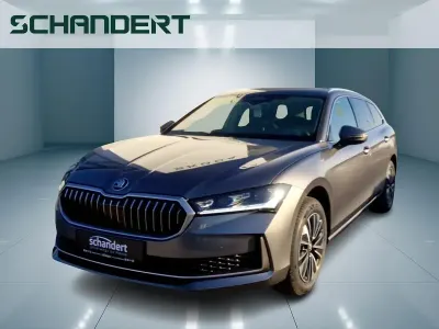 Neu Skoda Superb Selection 193 PS (141 kW) 2026 Graphitegrau metallic Kombi