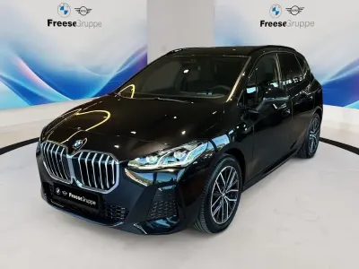 Neu BMW 218 Performance 136 PS (100 kW) 2026 Schwarz Van / Kleinbus