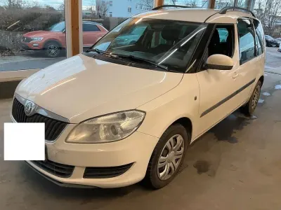 Gebraucht Skoda Roomster Plus Edition 75 PS (55 kW) 2012 Weiß Van / Kleinbus