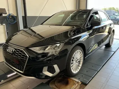 Gebraucht Audi A3 Ambiente 150 PS (110 kW) 2022 Schwarz Limousine