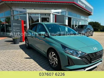 Neu Hyundai i20 79 PS (58 kW) 2025 Grün Kleinwagen