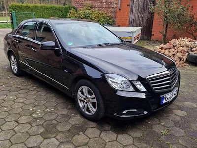 Schwarz Gebraucht 2010 Mercedes E200 Avantgarde Limousine | 9.900 € (Fairer Preis)