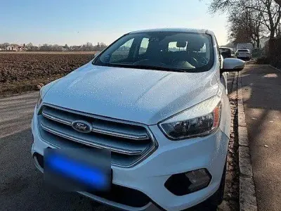 Gebraucht Ford Kuga Trend 120 PS (88 kW) 2016 Rot SUV