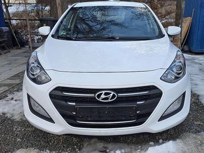 Weiß Gebraucht 2016 Hyundai i30 Style Limousine | 6.500 € (Guter Preis)