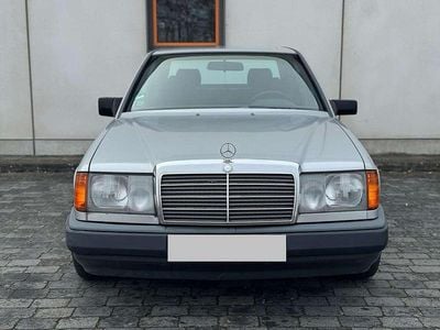 Gebraucht Mercedes E200 120 PS (88 kW) 1989 Grau Limousine