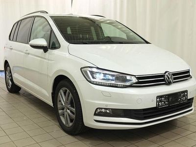 Weiß Gebraucht 2024 VW Touran Comfortline Van / Kleinbus | 30.999 € (Fairer Preis)