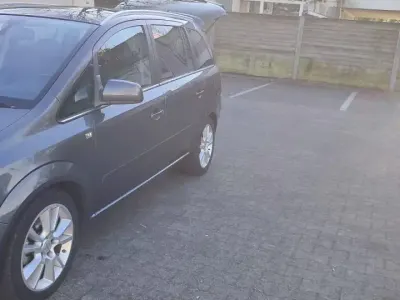 Gebraucht Opel Zafira 140 PS (102 kW) 2010 Grau Van / Kleinbus