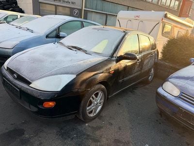 Schwarz Gebraucht 2001 Ford Focus Limousine | 490 € (Superpreis)