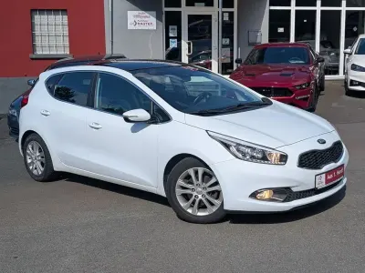 Gebraucht Kia Ceed Spirit 128 PS (94 kW) 2012 Weiß Kleinwagen