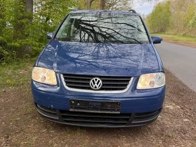 Begagnad VW Touran Trendline 140 HK (102 kW) 2006 Blå Minibuss