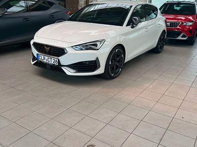 Używany Cupra Leon VZ 300 KM (220 kW) 2022 Biały Sedan/Limuzyna