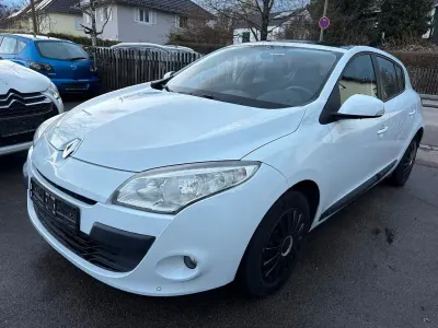 Gebraucht Renault Mégane III Expression 106 PS (77 kW) 2009 Weiß Limousine