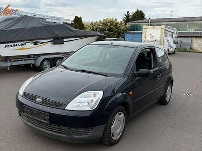 Second-hand Ford Fiesta Ambiente 69 CP (50 kW) 2004 Albastru Hatchback