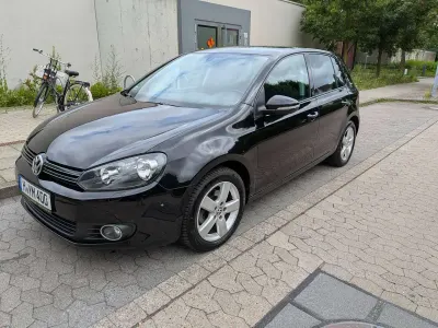 Gebraucht VW Golf VI Team 105 PS (77 kW) 2010 Schwarz Kleinwagen