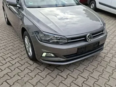 Gebraucht VW Polo Comfortline 95 PS (69 kW) 2019 Limestone grey metallic Kleinwagen
