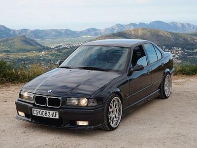Schwarz Gebraucht 1994 BMW 318 M Sport Limousine | 9.900 €