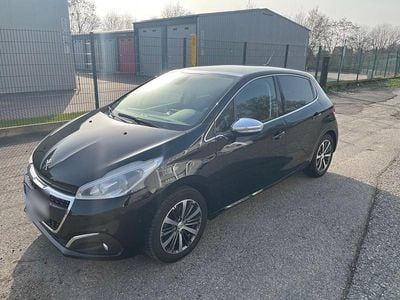 Gebraucht Peugeot 208 Allure 110 PS (80 kW) 2016 Schwarz Kleinwagen