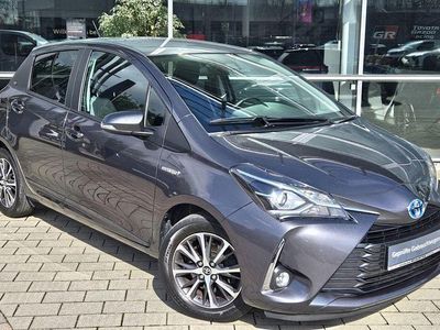 Gebraucht Toyota Yaris Hybrid Club 101 PS (74 kW) 2018 Grau Kleinwagen
