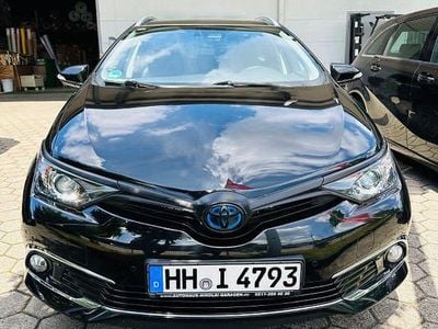 Schwarz Gebraucht 2016 Toyota Auris Limousine | 13.900 € (Etwas zu teuer)
