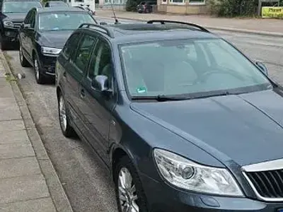 Gebraucht Skoda Octavia LAURIN & KLEMENT 160 PS (117 kW) 2010 Grau Kombi