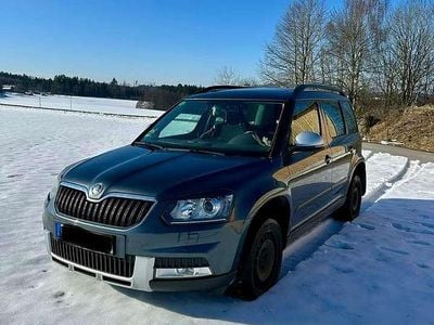 Grau Gebraucht 2015 Skoda Yeti Outdoor SUV | 8.990 €