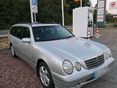 Mercedes E200