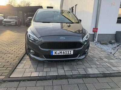 Grau Gebraucht 2018 Ford S-MAX ST-Line Van / Kleinbus | 15.500 € (Fairer Preis)