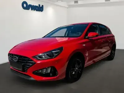 Gebraucht Hyundai i30 Pure 110 PS (80 kW) 2021 Rot Limousine