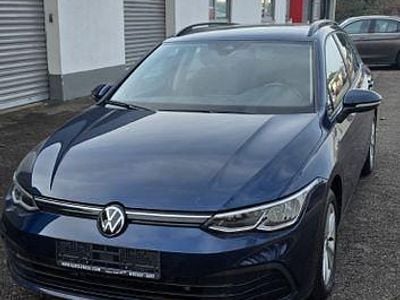 Blau Gebraucht 2024 VW Golf VIII Life Limousine | 21.900 € (Guter Preis)