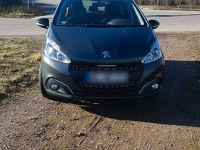 Gebraucht Peugeot 208 Allure 83 PS (61 kW) 2017 Grau Kleinwagen