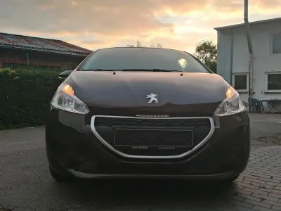 Gebraucht Peugeot 208 68 PS (50 kW) 2013 Schwarz Kleinwagen