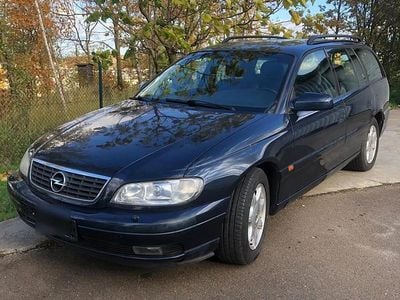 Blau Gebraucht 2000 Opel Omega Kombi | 2.950 €