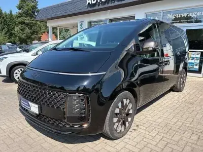 Gebraucht Hyundai Staria Signature 177 PS (130 kW) 2022 Schwarz Van / Kleinbus