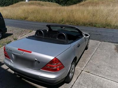 Gebraucht Mercedes SLK230 196 PS (144 kW) 1999 Silber Cabrio