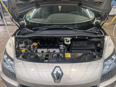 Gebraucht Renault Grand Scénic III Dynamique 140 PS (102 kW) 2010 Grau Van / Kleinbus
