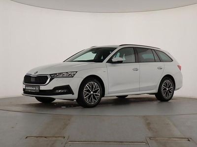 Gebraucht Skoda Octavia Clever 110 PS (80 kW) 2021 Moonweiss metallic Kombi